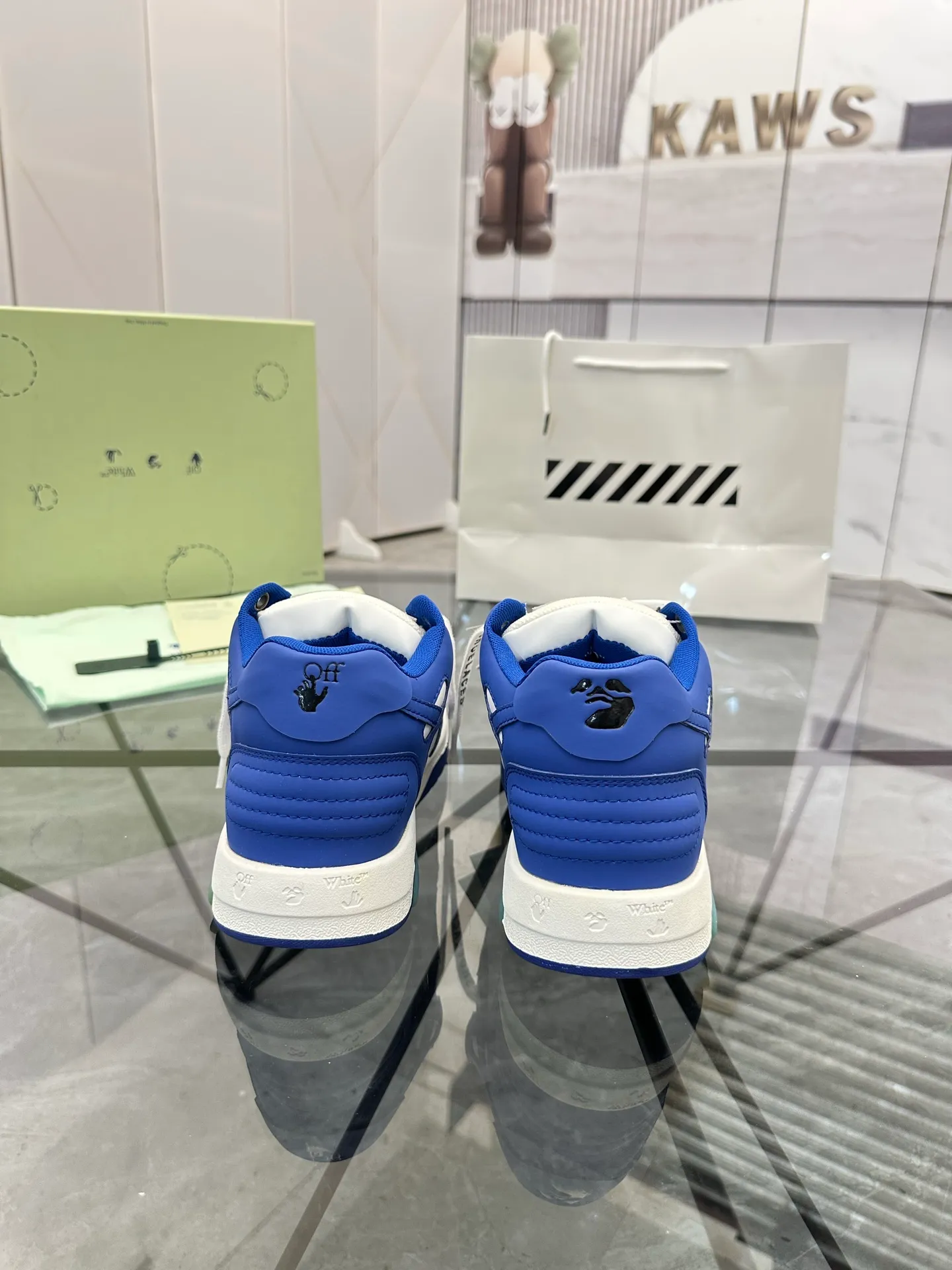 Selling men's shoes 💰: 💰P560¥ High-end top quality (leather buckle plus 10) Product trademark: OFF WHITE * "OFF WHITE*" low-top casual shoes Regular size: 35-45 (can be customized to 46) Couple style Product material: imported first-layer cowhide leather upper, breathable lining, original outsole. No.: H203